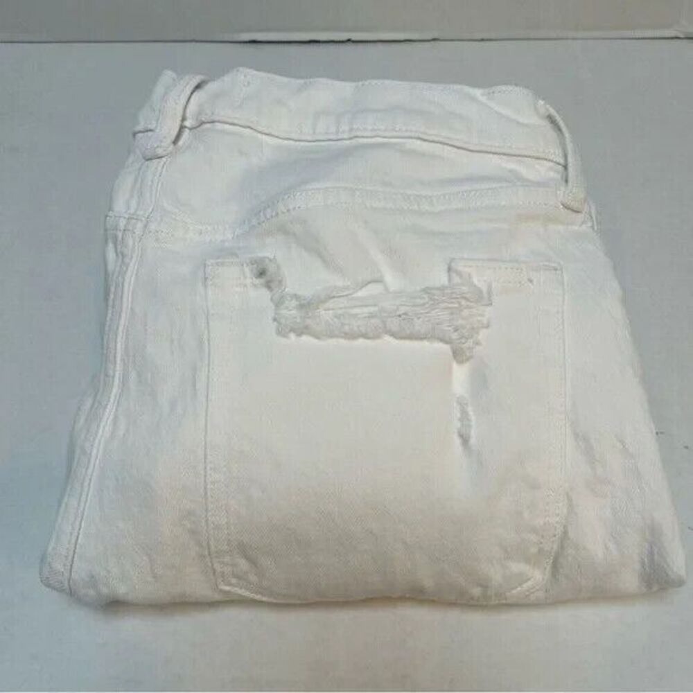 Abercrombie & Fitch White High Rise Mom Jean‎ Distressed Size 30/10R